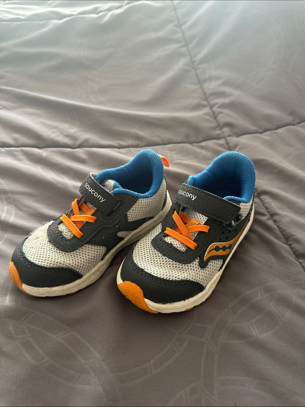 Saucony Kids Gray, Orange & Blue Athletic Sneakers. Size 8 boy toddler